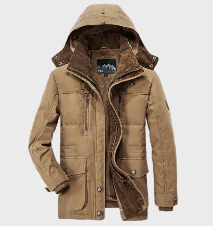 Stijlvolle heren cargo jas met capuchon, ideaal voor outdoor activiteiten. Praktisch, halflang model.