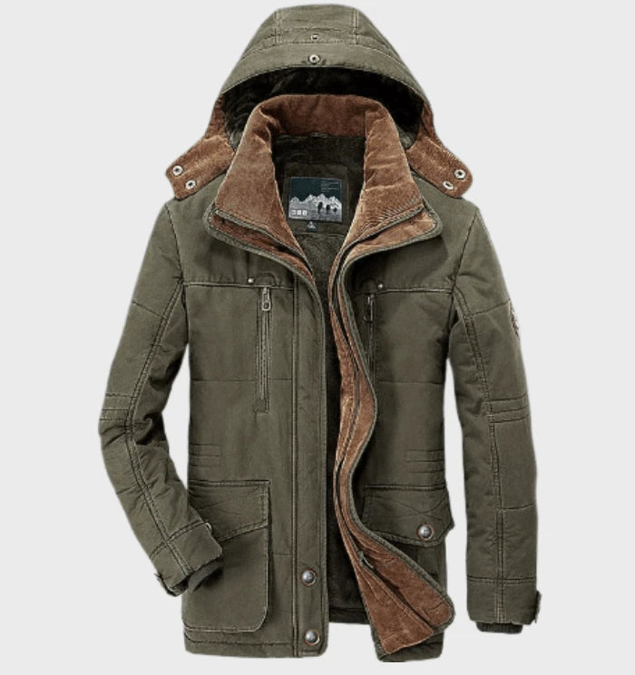 Khaki heren cargo jas in utility style met capuchon. Perfect als vrijetijds- of outdoor jas.