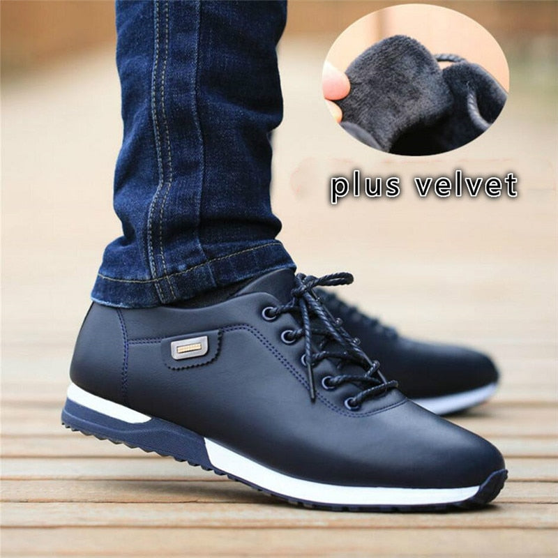 Detaillering van moderne heren casual sneakers. Trendy, comfortabele lagesneakers voor dagelijks stijlvol comfort.