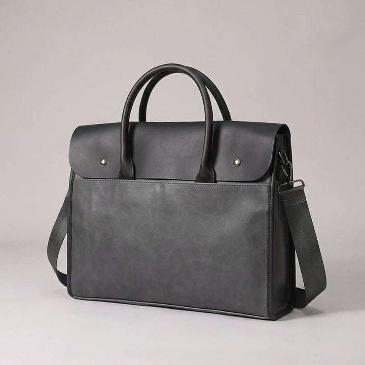 Georganiseerde RetroCarry heren werktas met meerdere vakken en laptopvak voor 14 inch, perfect voor documenten en accessoires.