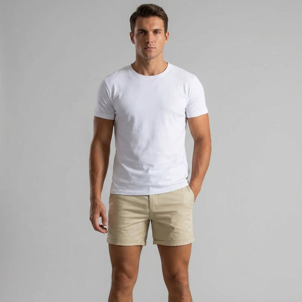 Witte slim fit heren korte broek, modieus en comfortabel. Essentieel voor een casual, zomerse uitstraling.