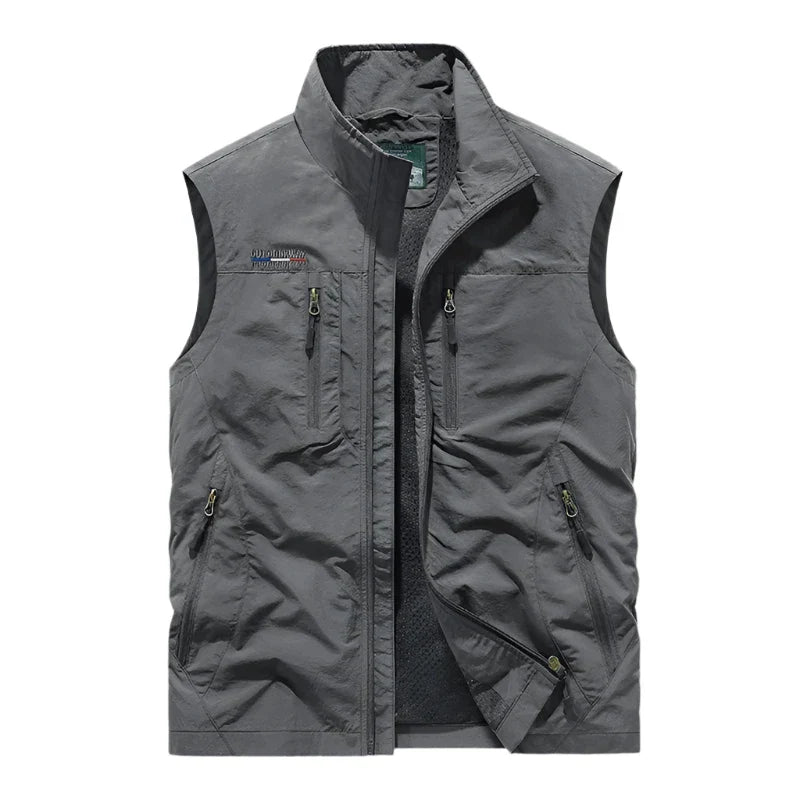 Stijlvolle heren waterdichte bodywarmer in khaki, ideaal voor outdoor activiteiten en comfortabel vest.