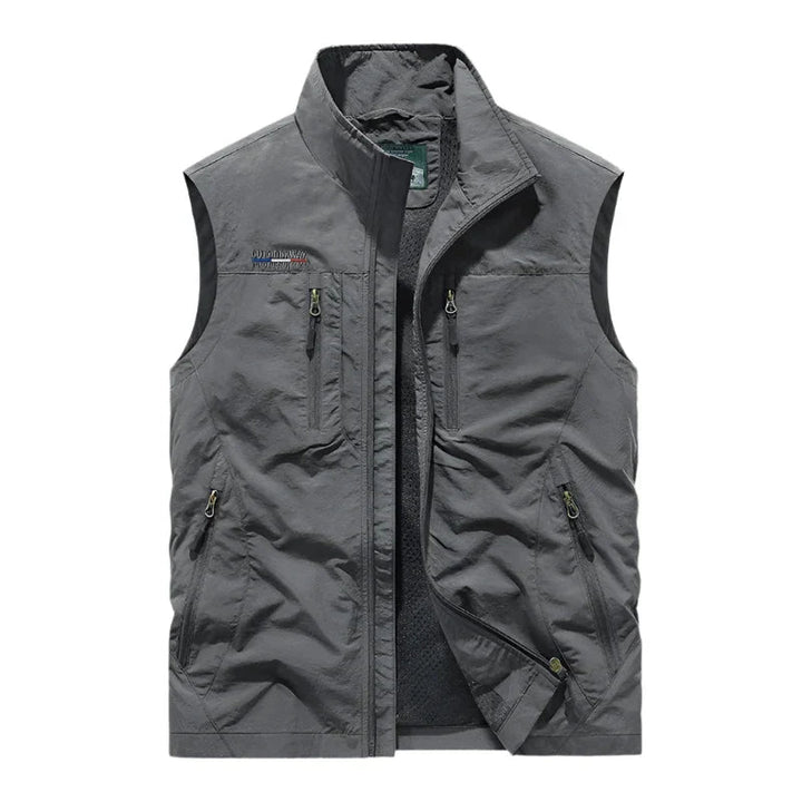 Stijlvolle heren waterdichte bodywarmer in khaki, ideaal voor outdoor activiteiten en comfortabel vest.