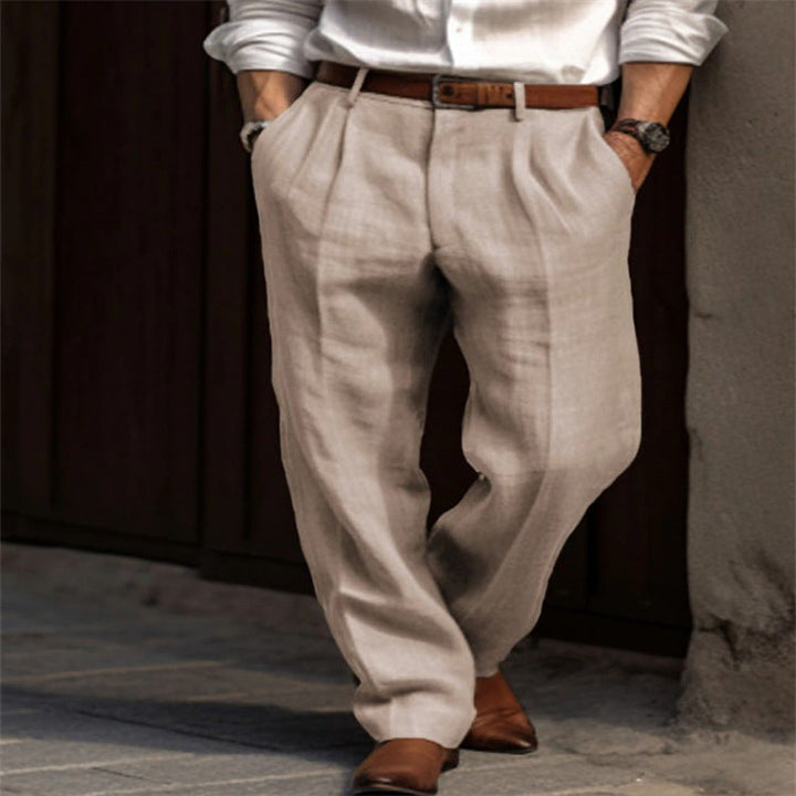 Lichtgewicht, ademende heren zomerbroek stof detail. Perfect voor casual en comfortabele zomerdagen.