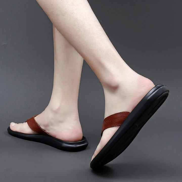Leano heren outdoor slippers, comfortabel en ademend, ontworpen voor zomerse omstandigheden en ontspanning.
