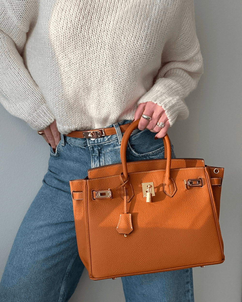 Dames schoudertas Liana van vegan leer, elegant gedragen. Perfect als werk tas of dagelijks accessoire.