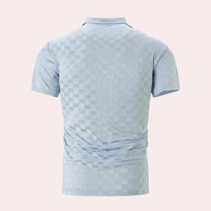 "Stijlvolle lichtblauwe polo voor heren, korte mouwen, perfecte zomerkleding. Comfortabel en elegant ontwerp."