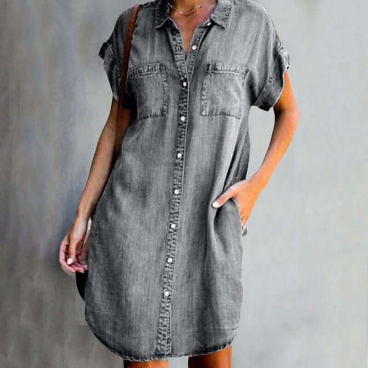 "Stijlvolle Malou denim jurk voor dames, elegant en comfortabel, tijdloos blauw design, perfect voor elke gelegenheid."