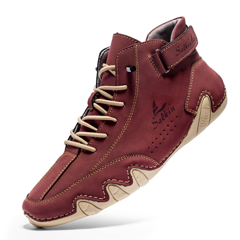 Zijaanzicht van de stijlvolle orthopedische leren herenschoenen, voor een gezonde houding.