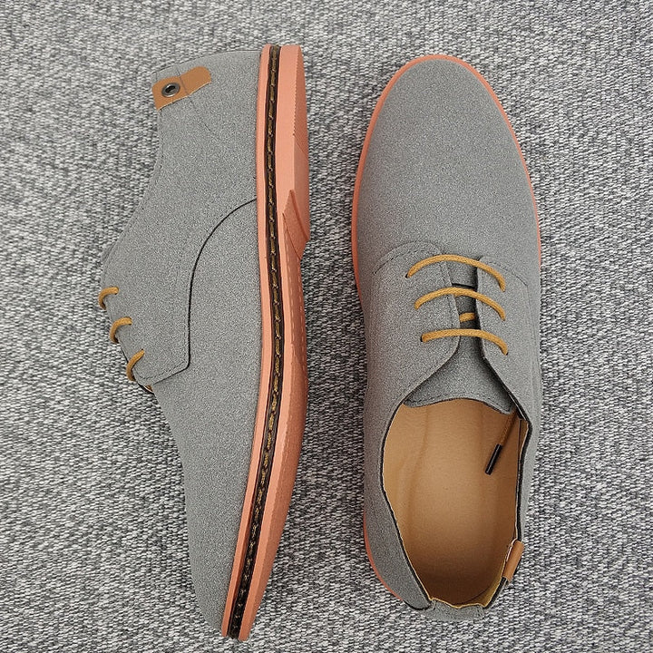 Gedetailleerd shot van de fijne veters en ambachtelijke stiksels van Otto Oxford herenschoenen.
