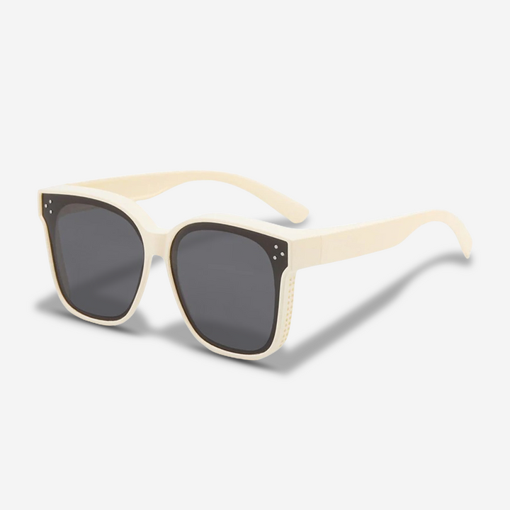 Man draagt trendy overzetzonnebril; ideaal voor brildragers, UV400 en gepolariseerde glazen.