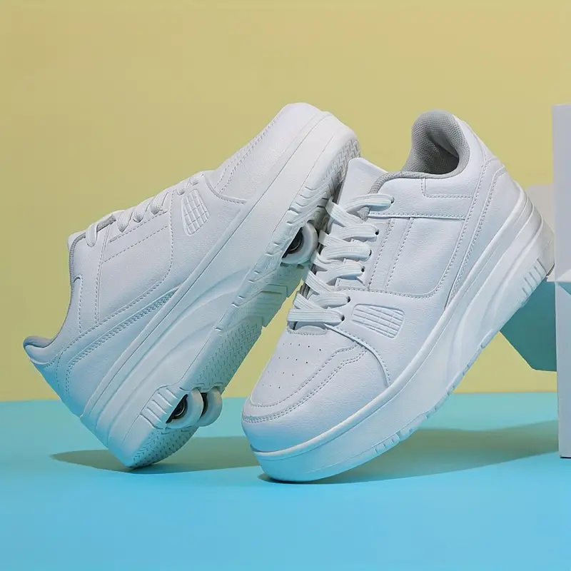Zwarte en rode Rollo rolschoenen voor actieve kinderen; duurzame skateschoenen voor elk buitenavontuur.