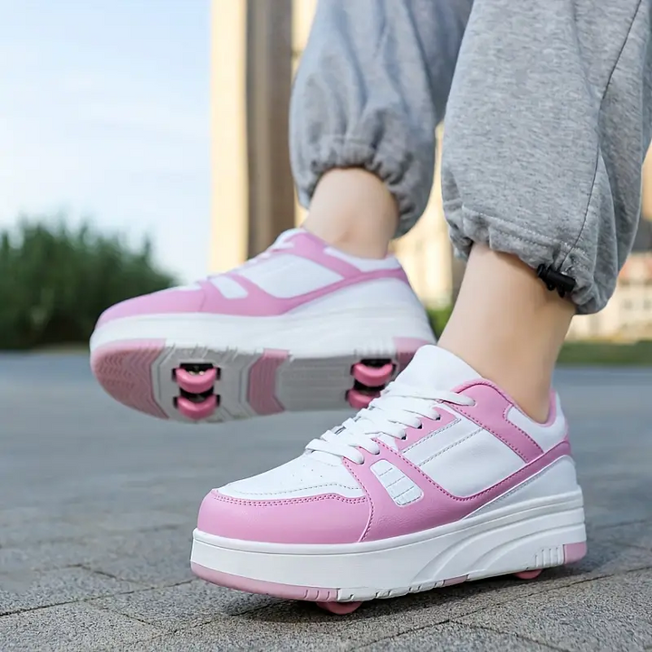 Witte en blauwe rolschoenen in sneakerstijl voor actieve jeugd; geniet van sport en plezier buiten.