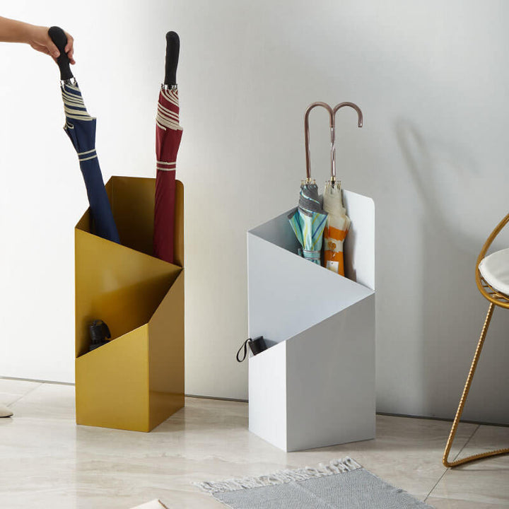 Stijlvolle minimalistische parapluhouder van metaal, een functionele organizer voor elke hal.