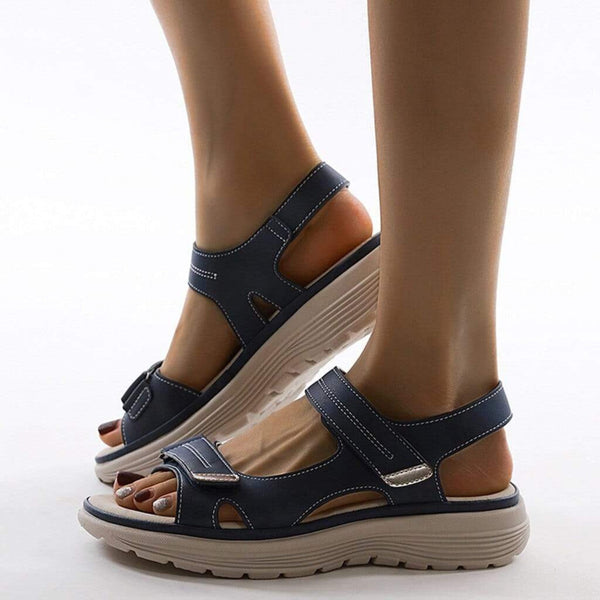 Lichtgewicht damessandalen met antislipzool, perfect voor strand, wandelen en dagelijks comfort. Verstelbaar en duurzaam.