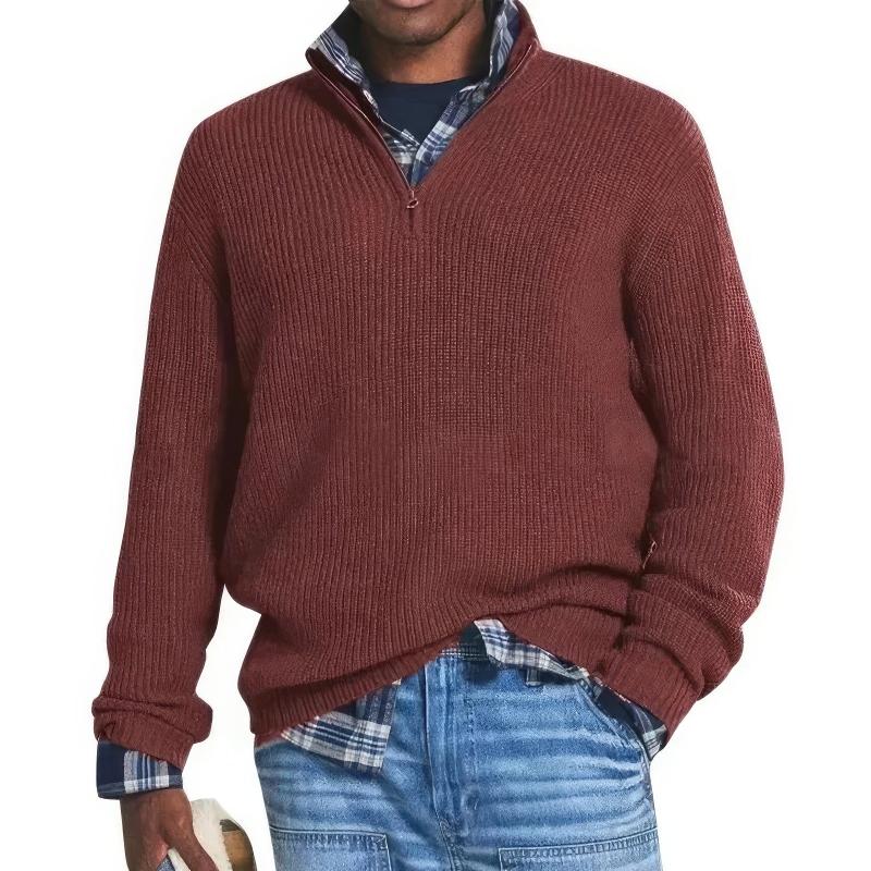 Close-up van de zachte stof van de warme heren wintertrui, ideaal voor comfortabele herfst- en winterdagen.