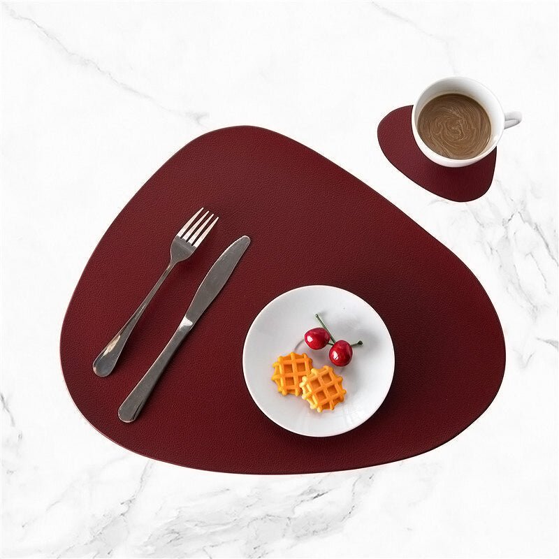 Duurzame waterbestendige leren placemats voor een stijlvolle eetkamer. Hittebestendige bescherming en modern design.