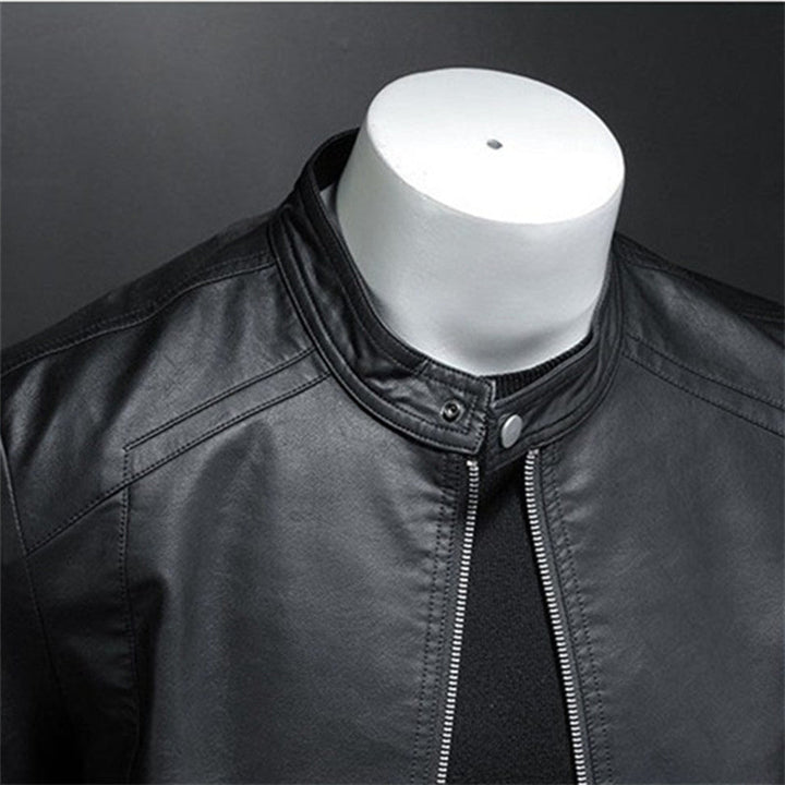 Hoogwaardige zwarte leren herenjas, comfortabel en stijlvol. Een modern lederen jack, perfecte bovenkleding.