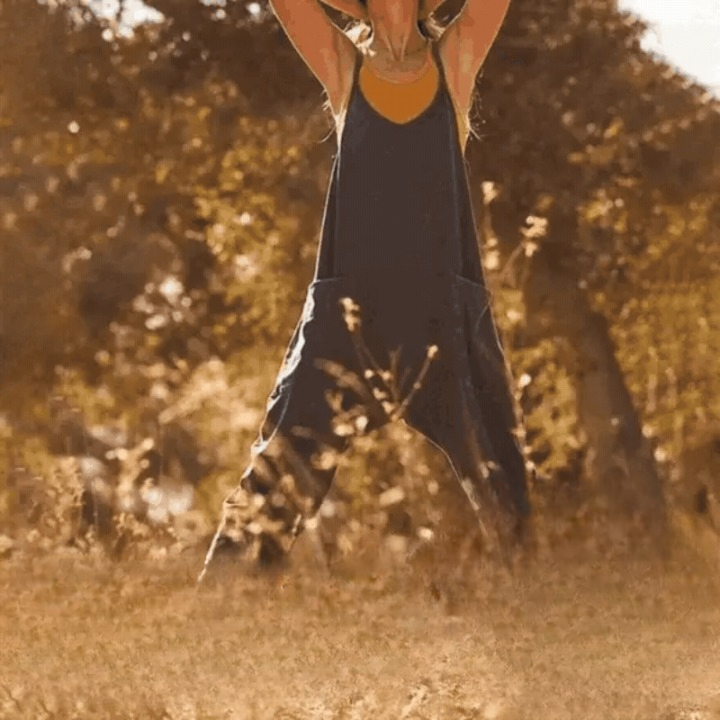 Elegante zwarte loose fit damesjumpsuit die comfort en stijl combineert, perfect voor een relaxte maar chique uitstraling.