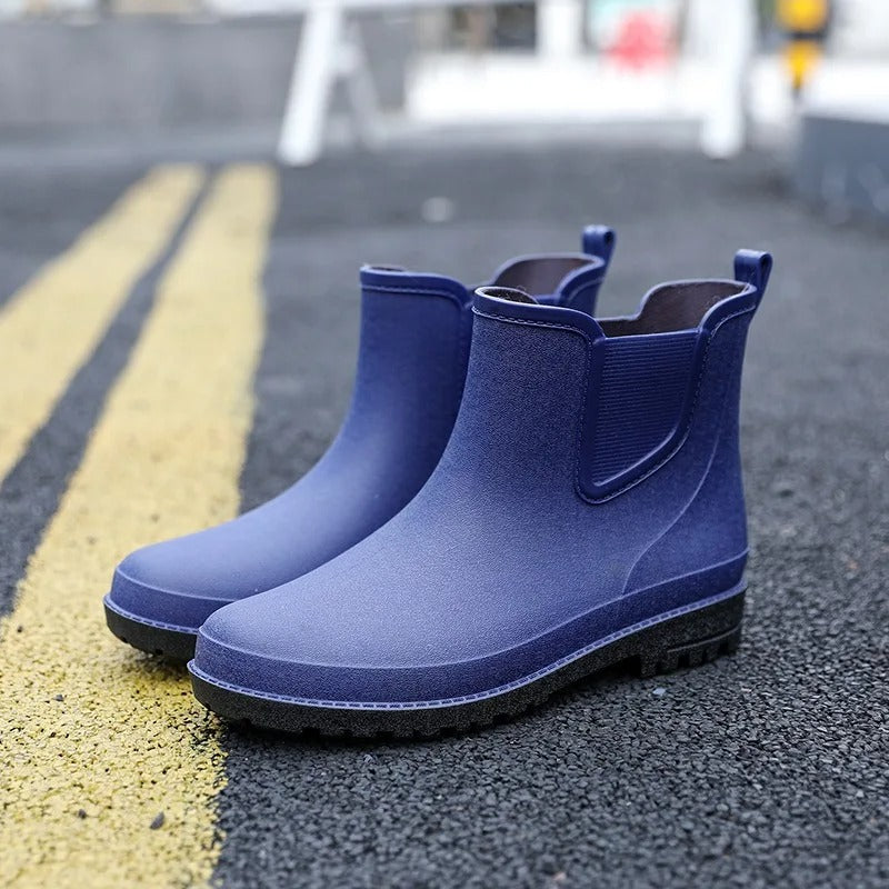 Waterdichte blauwe Lucas Rain Walk heren regenlaarzen voor optimaal comfort tijdens herfst- en winterwandelingen.
