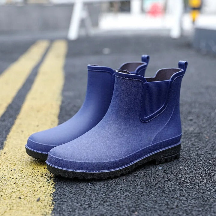Waterdichte blauwe Lucas Rain Walk heren regenlaarzen voor optimaal comfort tijdens herfst- en winterwandelingen.