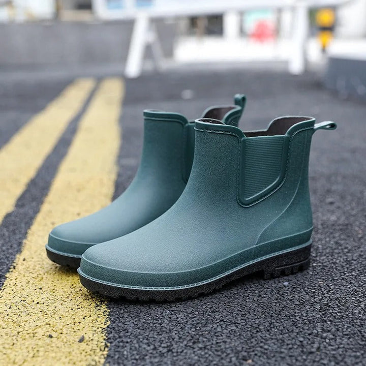 Luxe groene Lucas Rain Walk halfhoge heren regenlaarzen. Waterdicht en comfortabel voor alle outdoor activiteiten.