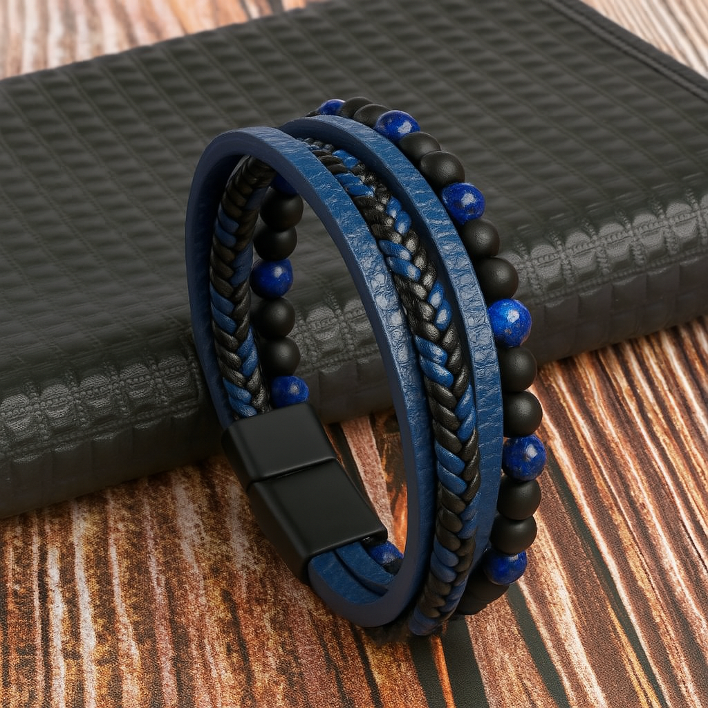 Gelaagde heren leren armband met kralen, ideaal als stoer mannen sieraad. Veilige magnetische sluiting.