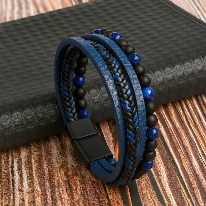 Gelaagde heren leren armband met kralen, ideaal als stoer mannen sieraad. Veilige magnetische sluiting.