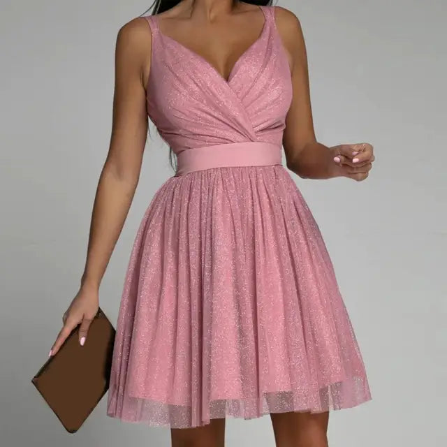 Stralende rode pailletten feestjurk Seraphina. Elegante mouwloze damesjurk, perfect voor een gala of avondje uit.