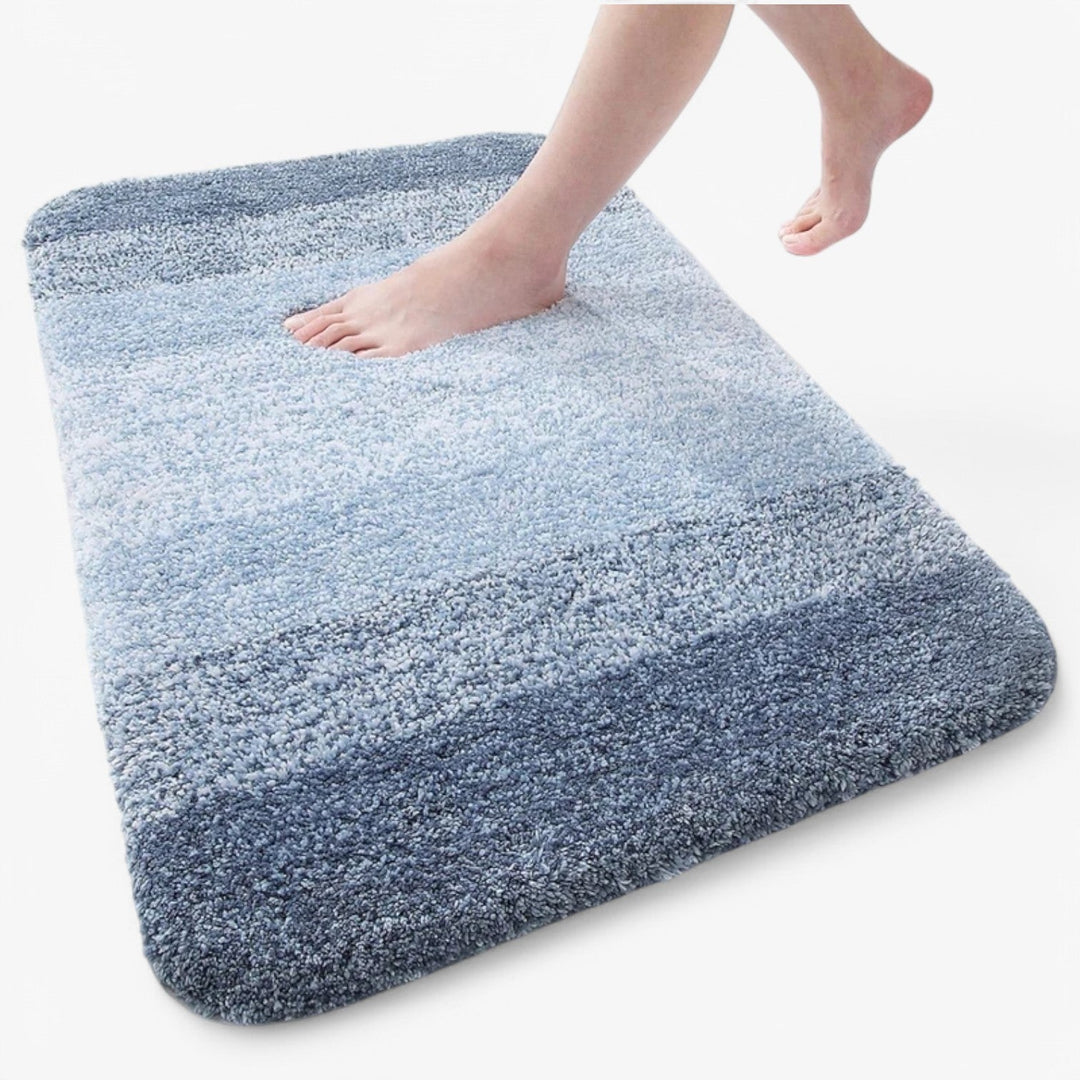 Antislip badmat in moderne badkamer, biedt comfort en veiligheid na het douchen, wasbaar.