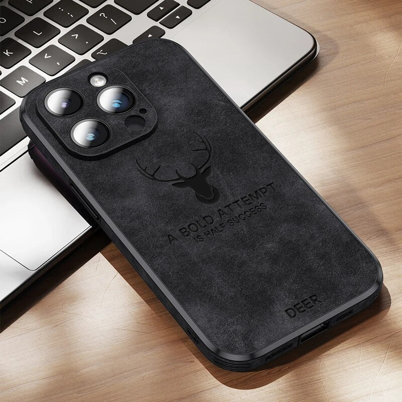 Royal blauw leren iPhone hoes, koninklijke uitstraling met robuuste protectie.