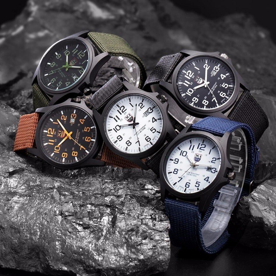 Duidelijk LED display van tactisch herenhorloge AvontuurTijd, ideaal voor donkere avonturen en outdoor.