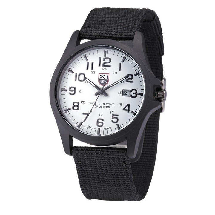 Heldere weergave van tijd en functies op tactisch herenhorloge AvontuurTijd met LED, voor avontuurlijke mannen.