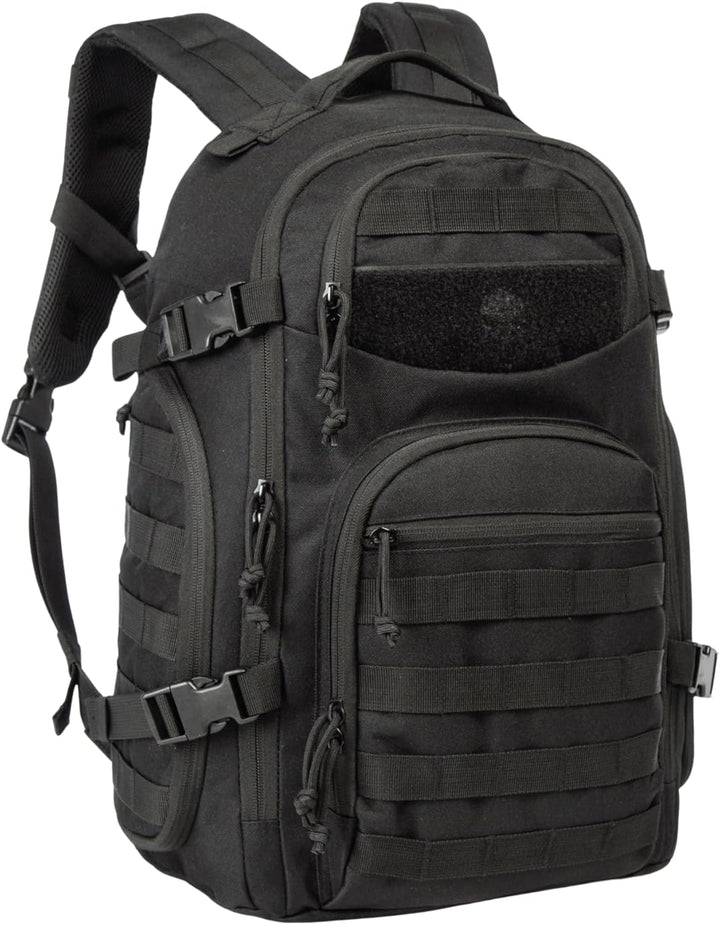 Detail van Molle webbing op 35L outdoor rugzak, personaliseerbaar voor avonturiers.