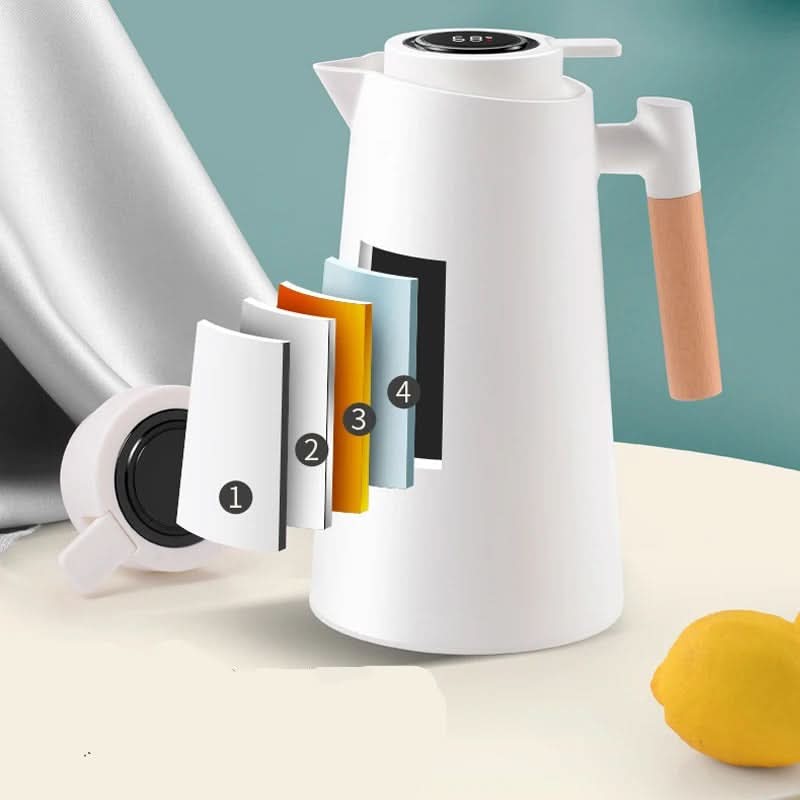 Duurzame koffiekan met warmtebehoud en ergonomische grip in moderne keuken setting