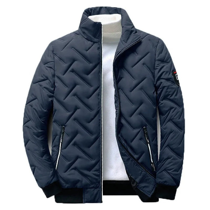 Moderne blauwe herenjas als stijlvolle bovenkleding voor het frisse voorjaarsweer