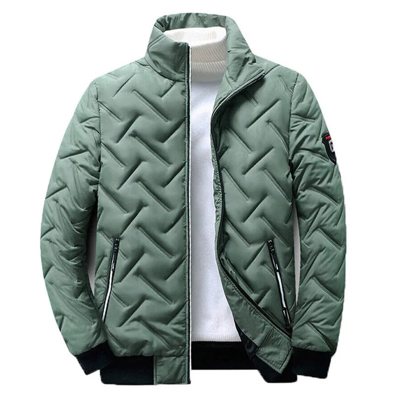 Stijlvolle heren tussenjas voor het voorjaar, getoond in een comfortabel pufferjack model