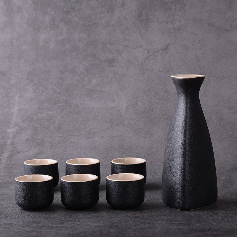 Authentiek Japans keramisch sake en theeservies. Elegante drinkset, perfect als traditioneel cadeau of huisdecoratie.