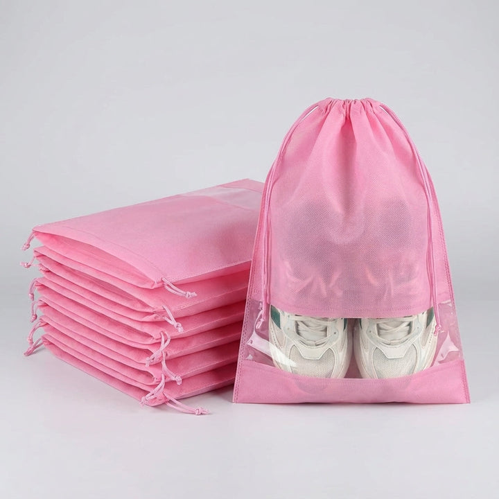 Lichtgewicht, duurzame trekkoord schoenzak voor reizen. Waterdicht en compact, houdt je schoenen en bagage beschermd.