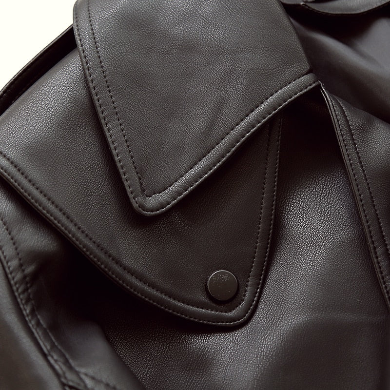 LoesJacket dames bomberjack. Dit trendy en stijlvolle leren jasje is een veelzijdige toevoeging aan je garderobe.