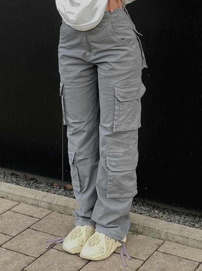 Trendy dames cargo broek met wijde pijpen, comfortabel voor lente en zomer. Perfecte damesmode.