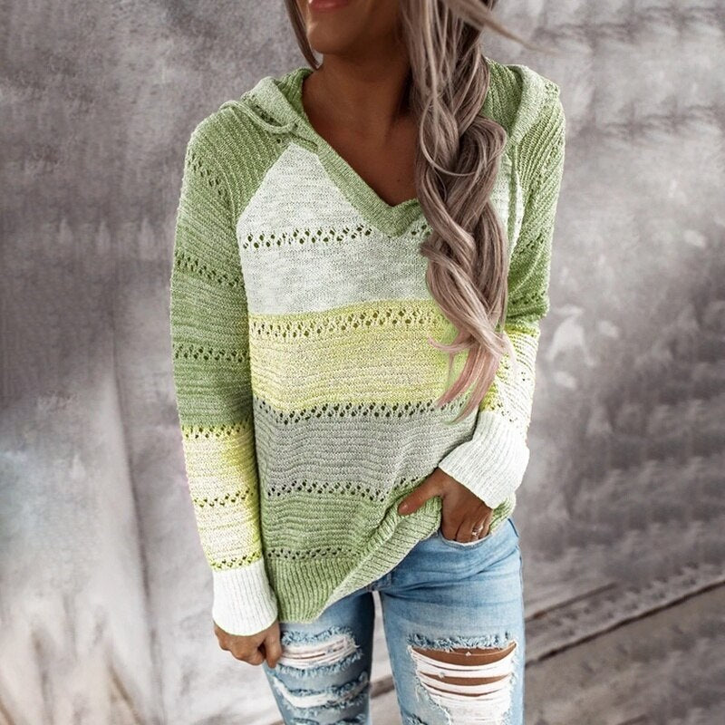 Dames sweater met opvallend patchwork patroon en zachte capuchon, perfect voor vrouwen.