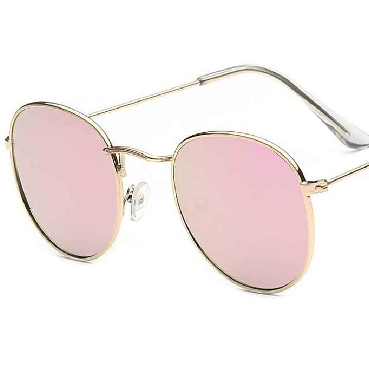 Trendy dames retro zonnebril met UV-bescherming, perfect voor een stijlvolle zomerlook. Modieus accessoire.