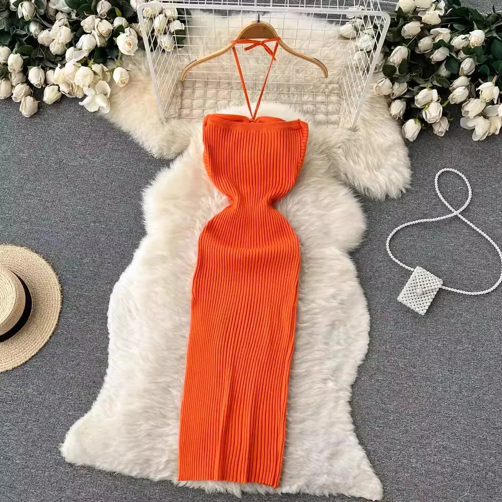 Trendy rugloze maxi jurk met zijsplit. Een elegante keuze voor dames die stijl en comfort waarderen.