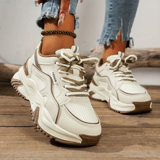 Comfortabele dames sneakers met hoge zool voor extra demping en trendy stijl. Ideaal als casual schoenen.