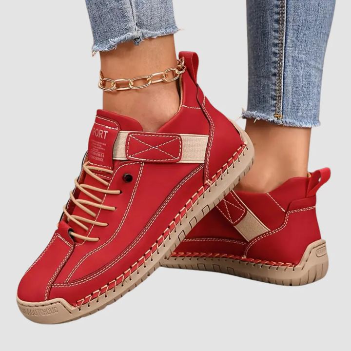 Modieuze dames veterschoenen, lage sneakers voor stijl en voetcomfort, een must-have in damesmode.