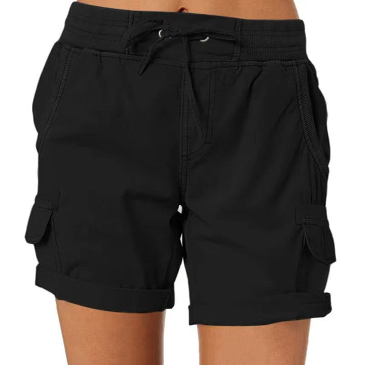 Veelzijdige dames zomershorts Chloe, laag model, ideaal voor strand of stad, trendy en comfortabel.