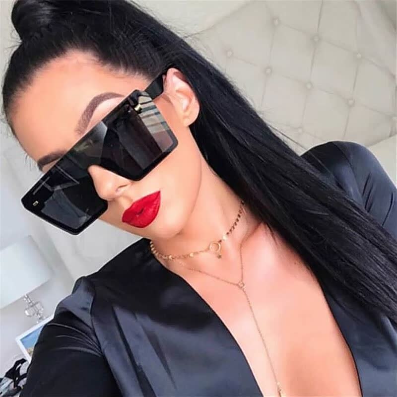 Stijlvolle dames zonnebril, trendy mode accessoire voor festivals en een unieke oogmode statement.