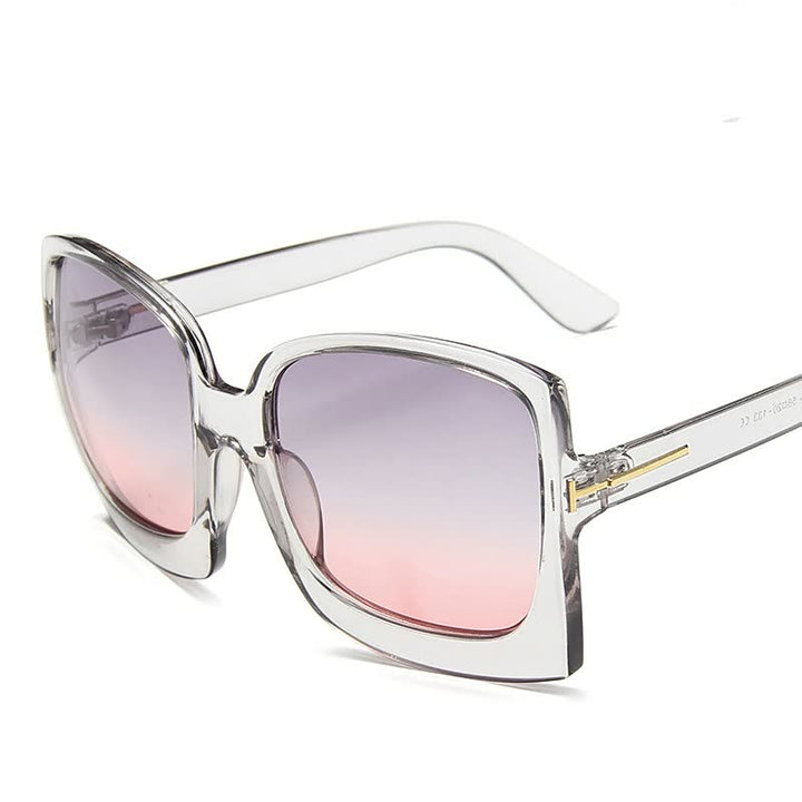 Trendy LeopardGlasses™ zonnebril voor dames. Stijlvolle luipaardprint bril, ideaal voor zonnige dagen en mode.