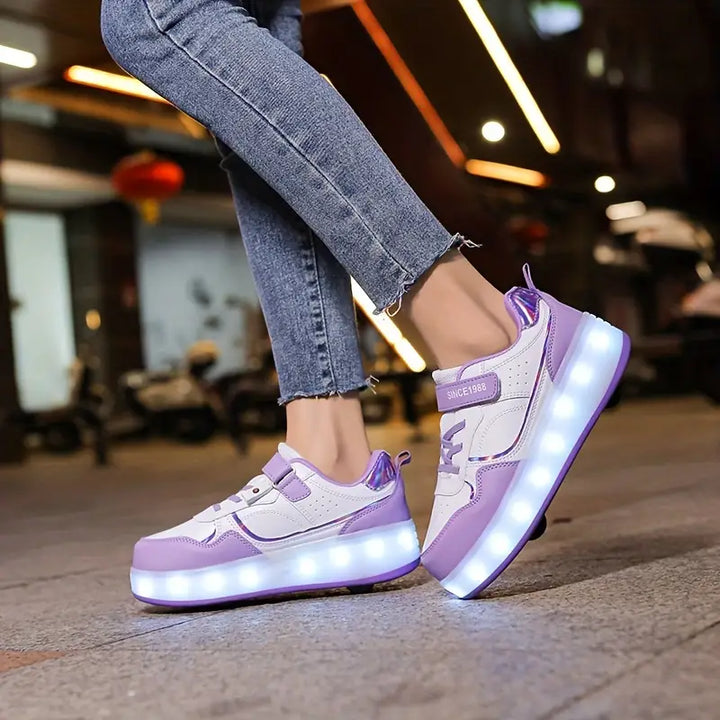 Gedetailleerde weergave van de afneembare wielen van de GlideGlow kinder rolschoenen, ook als sneakers te dragen.